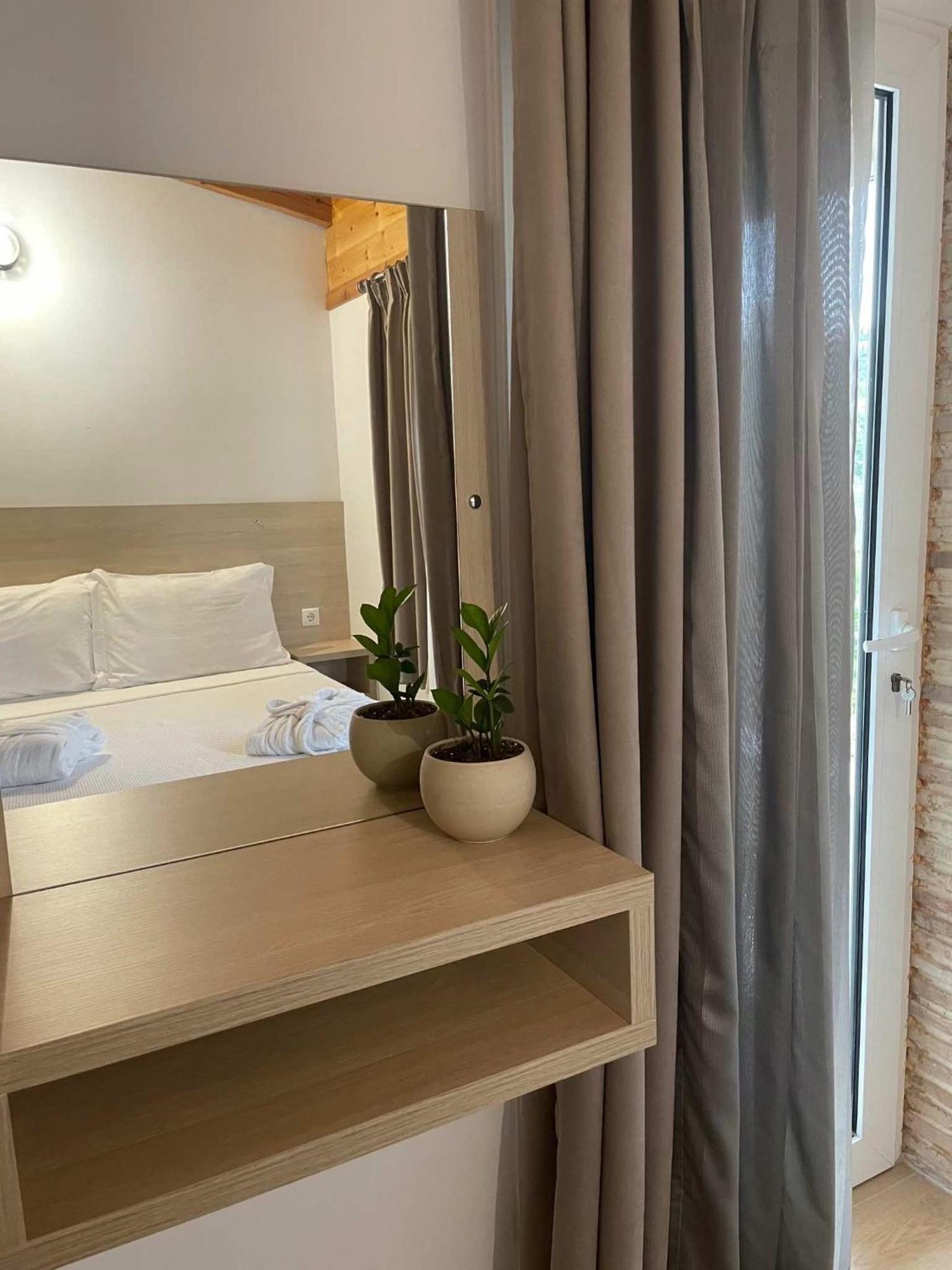 Milos Apartments Himare Ngoại thất bức ảnh