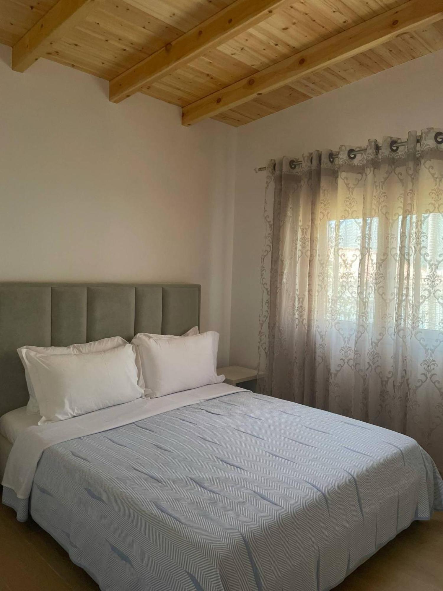 Milos Apartments Himare Phòng bức ảnh