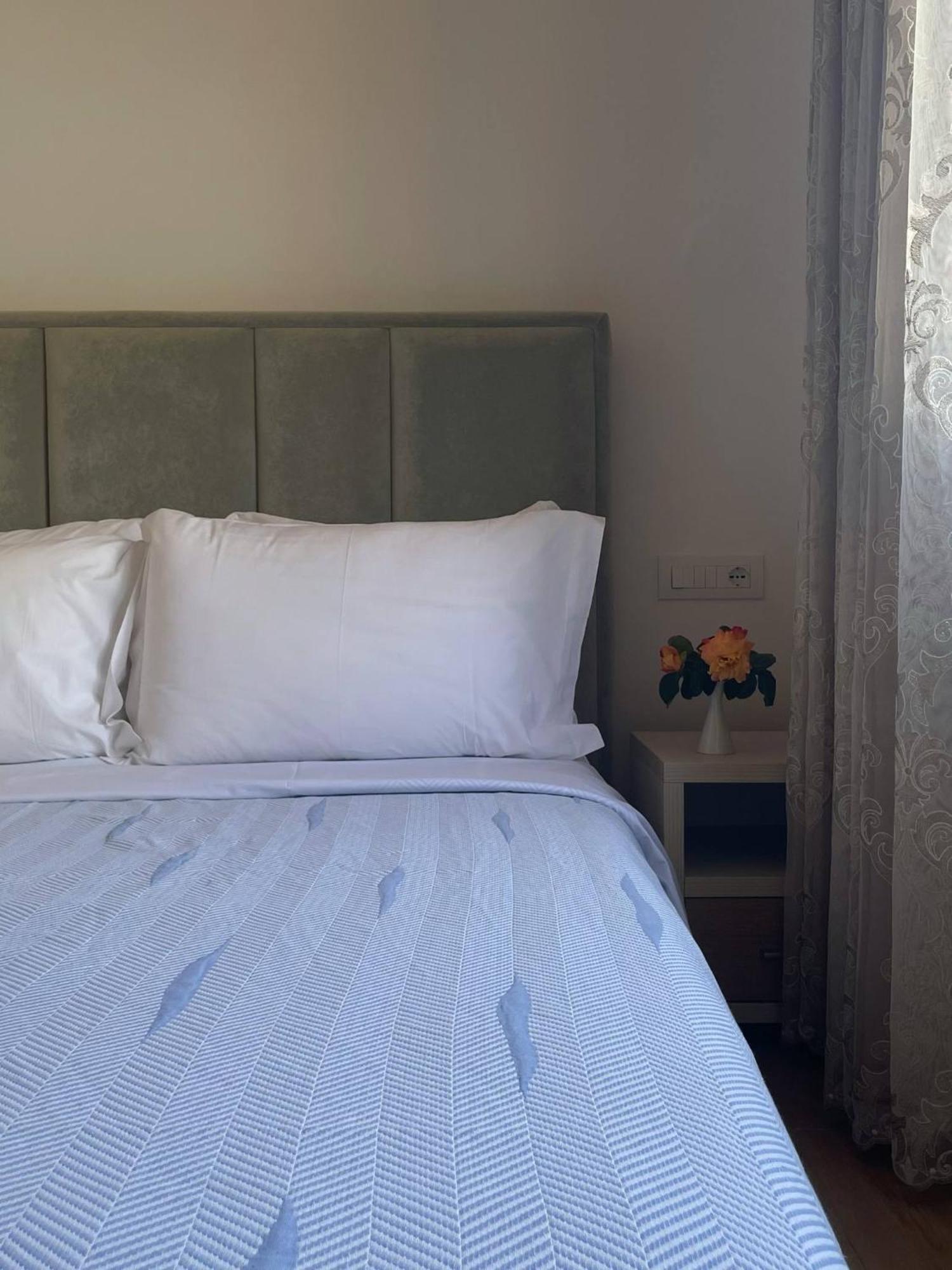 Milos Apartments Himare Phòng bức ảnh